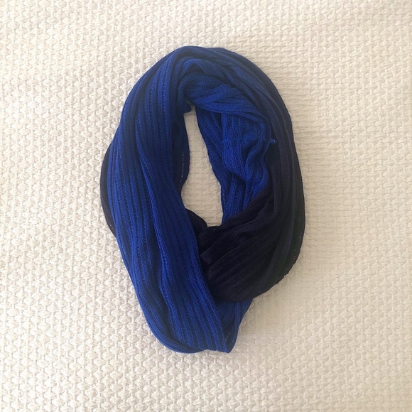 Calvin Klein | Gradient Blue Infinity Scarf - Picture 1 of 4